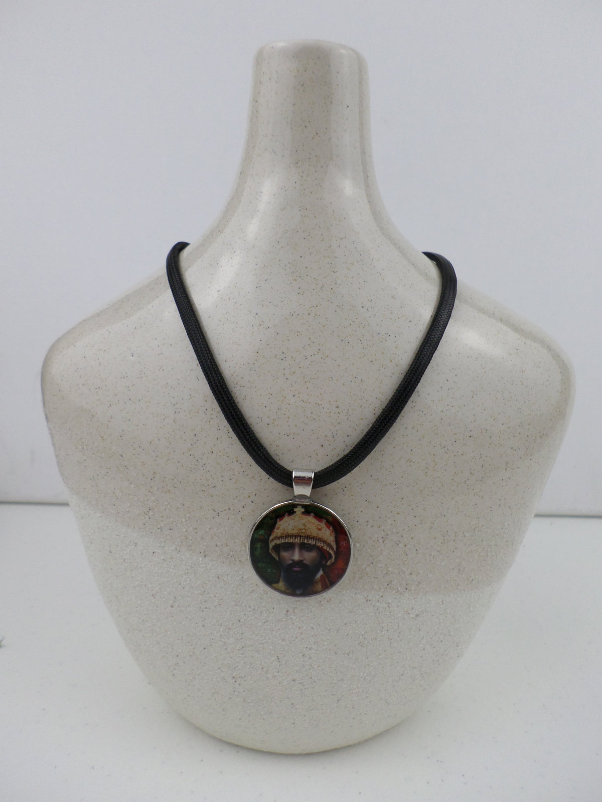 Cርእስ Pendant and Cord (round) H.I.M. of Ethiopia