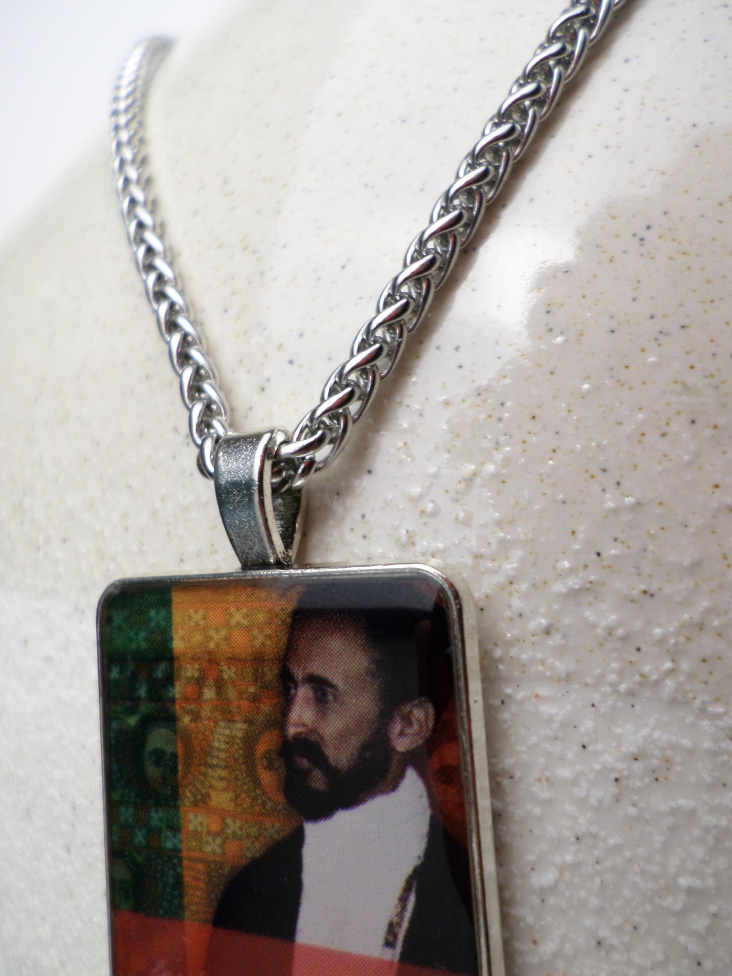 1-10001 *Rastafari Pendant and Chain - ኃይለ ሥላሴ