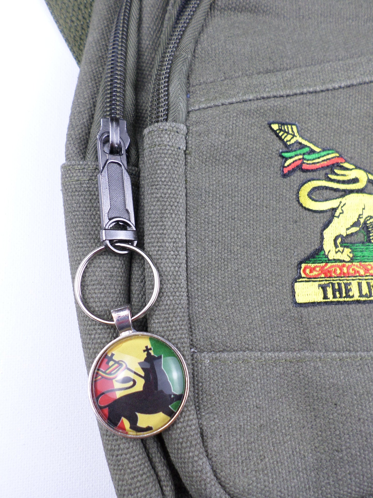 0-10050 The Lion of Judah - Crossbody bag with keychain charm  (Olive)