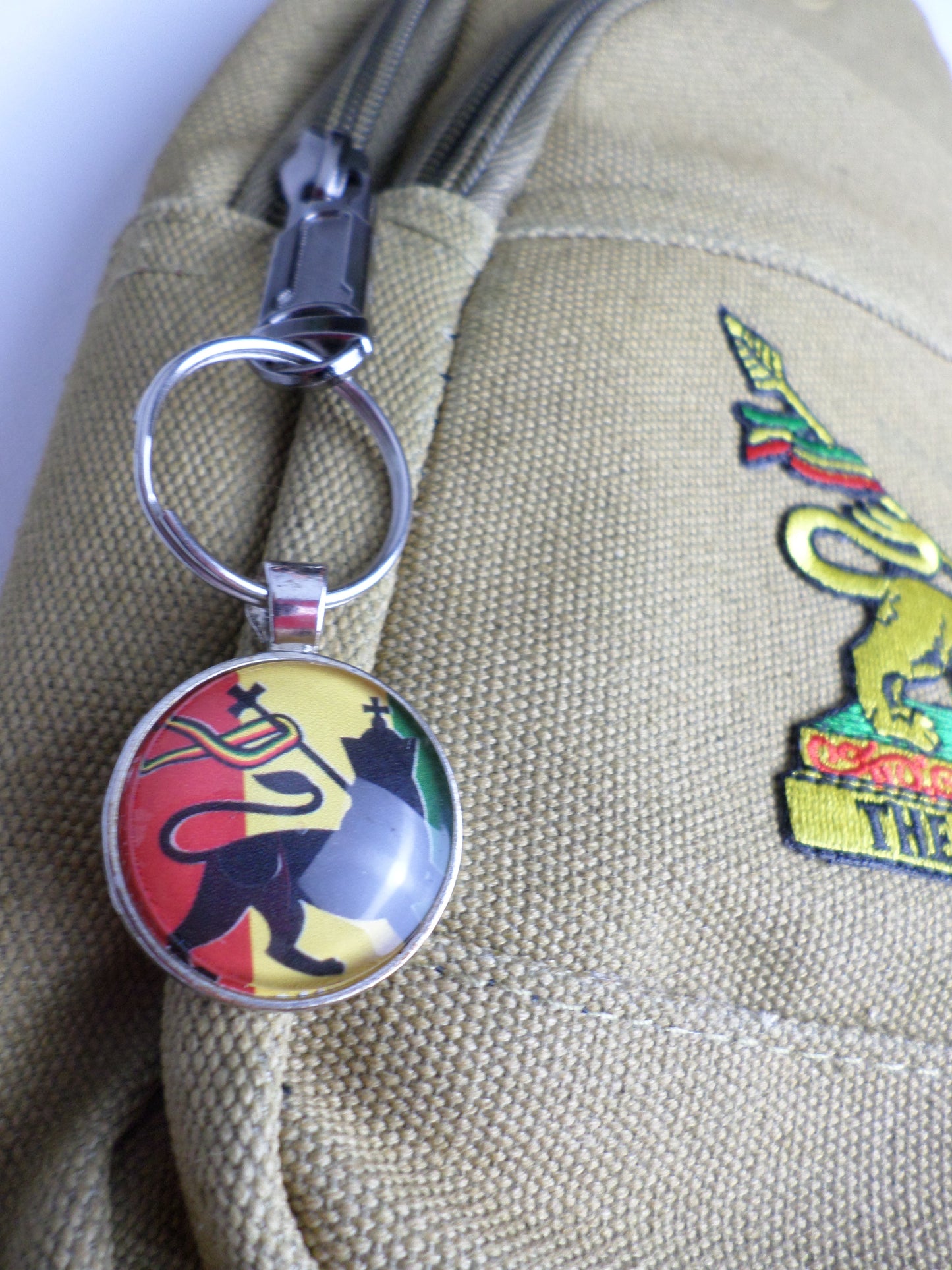 0-10051 The Lion of Judah - Crossbody bag with keychain charm  (Tan)